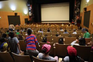 Anadia leva cultura e inclusão a mais de 350 crianças com sessão de cinema