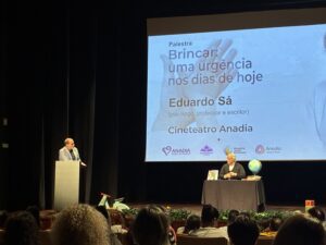 Eduardo Sá defende o brincar como prioridade na educação em palestra em Anadia