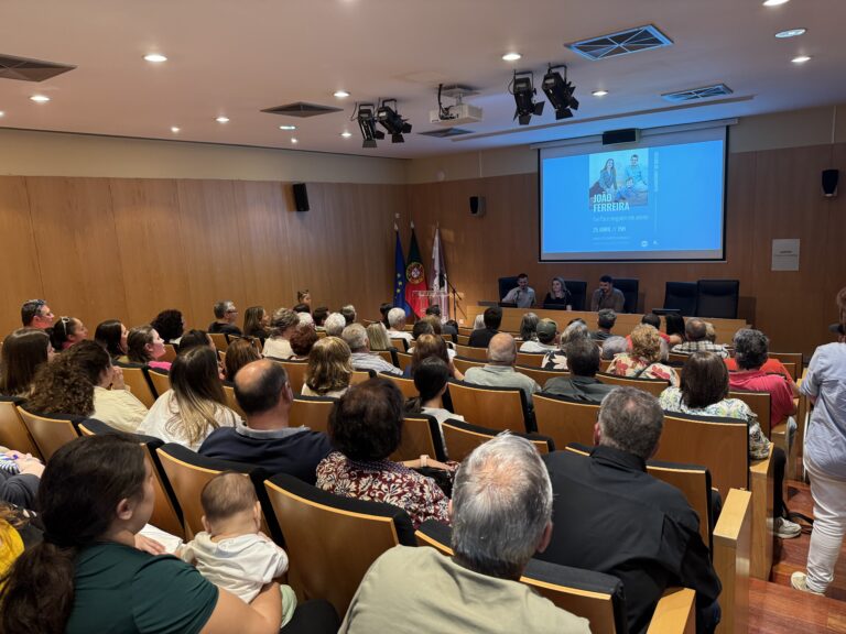 “Fui pai e ninguém me avisou” apresentado em Anadia com casa cheia