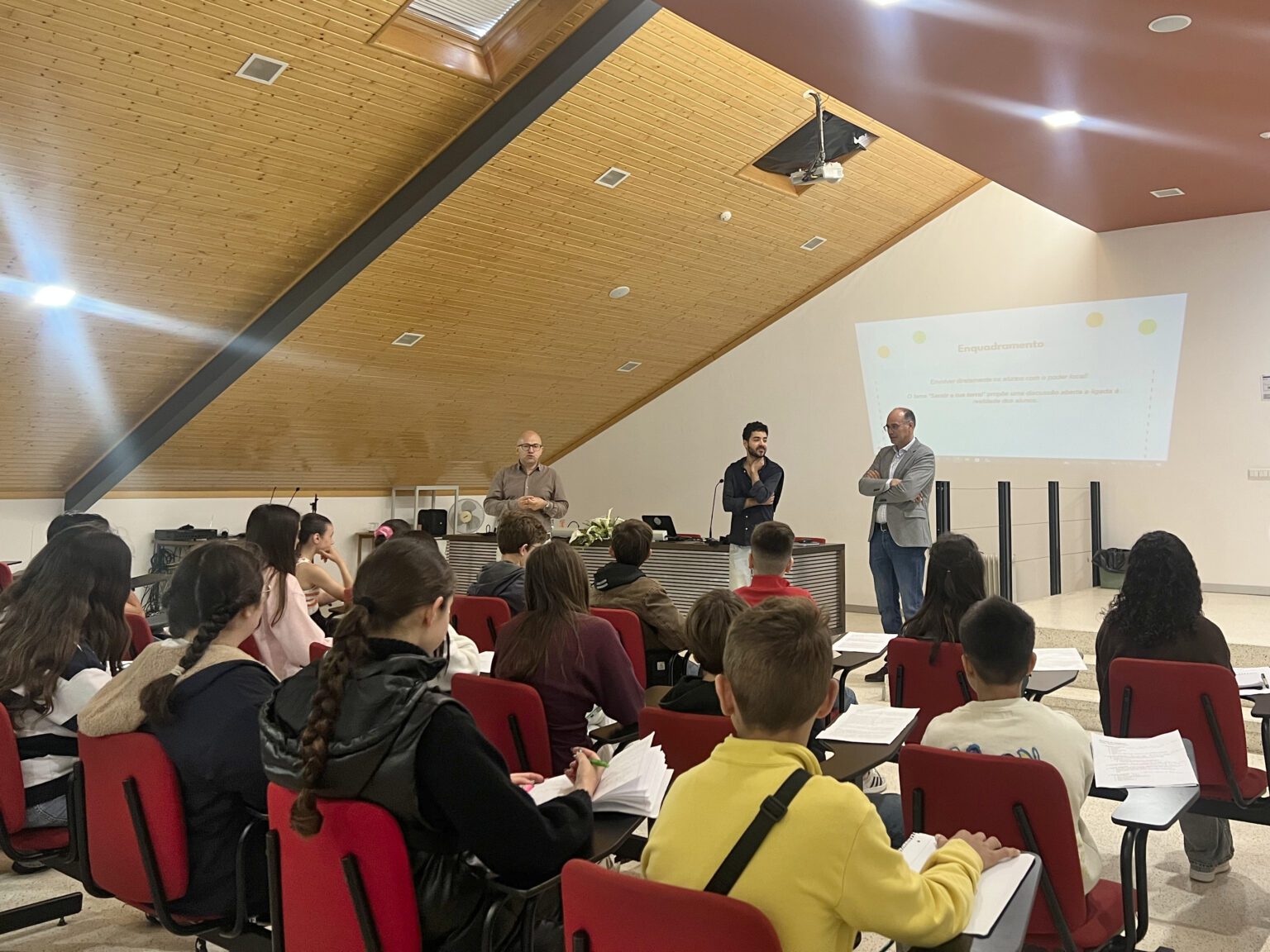 Presidente da Câmara de Oliveira do Bairro debate com alunos o futuro do concelho