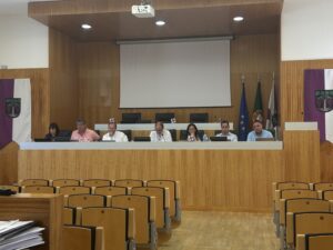 Telecomunicações, proteção civil e refeições escolares marcaram reunião de Câmara