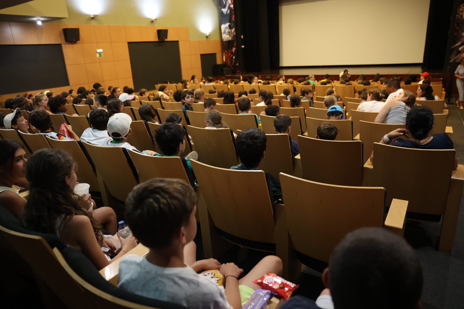 “Cinema em Rede” levou cerca de 900 crianças ao Cineteatro Anadia