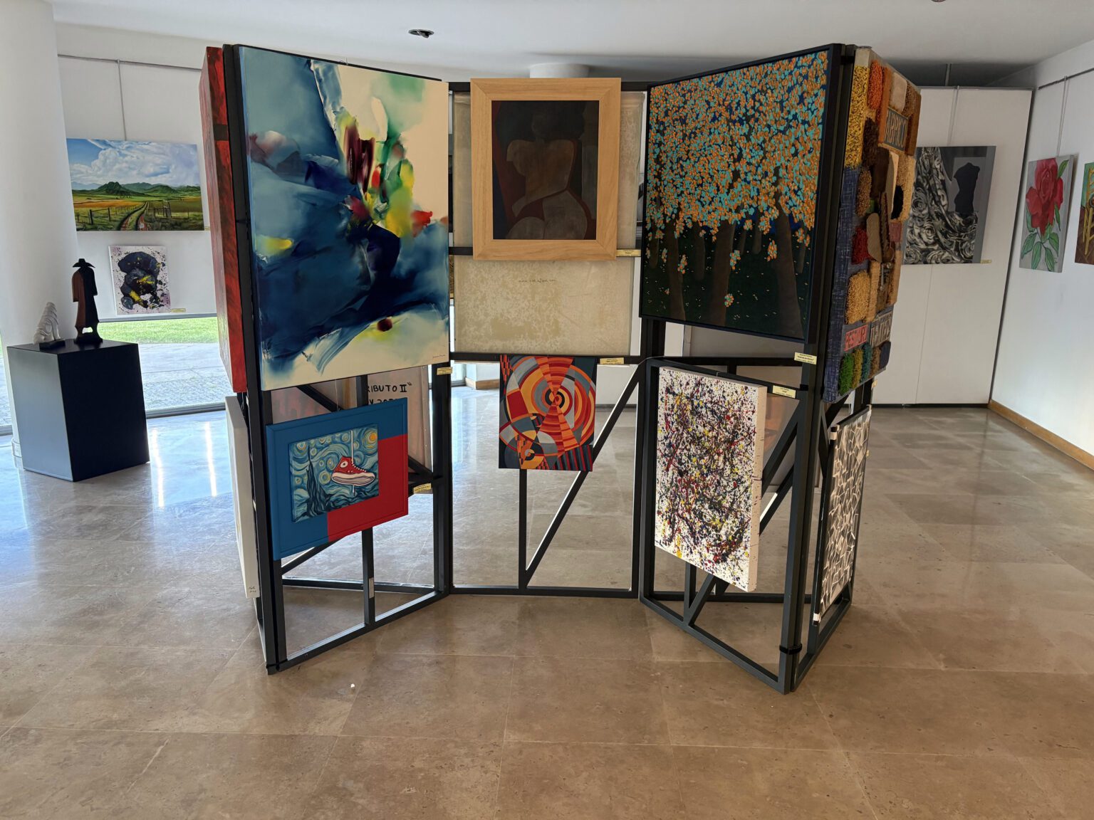Exposição de pintura inaugurada na Câmara Municipal de Oliveira do Bairro