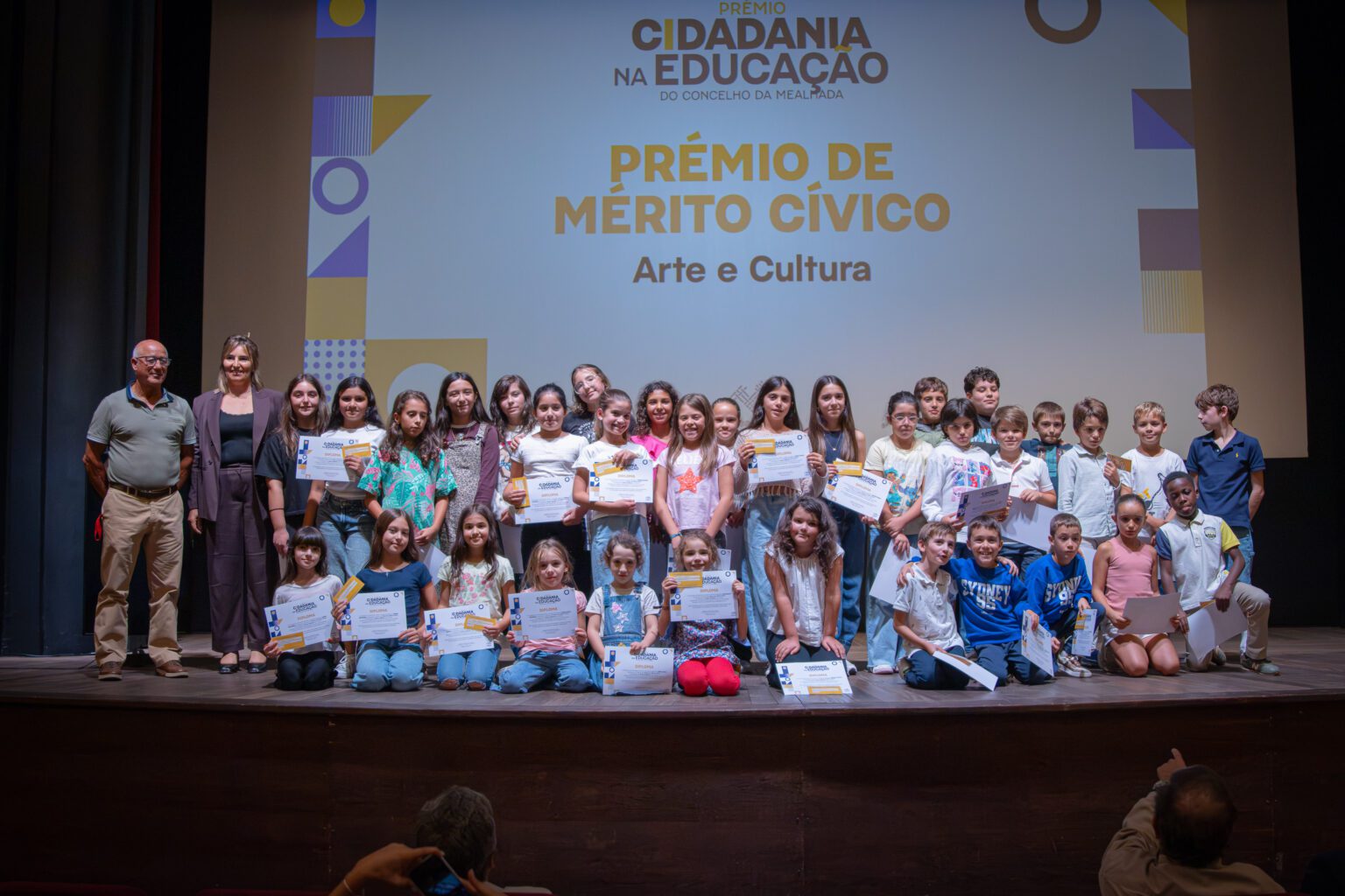 Mealhada distingue alunos pelo mérito académico e compromisso com a comunidade
